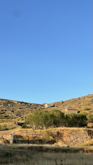 Ermita en la colina